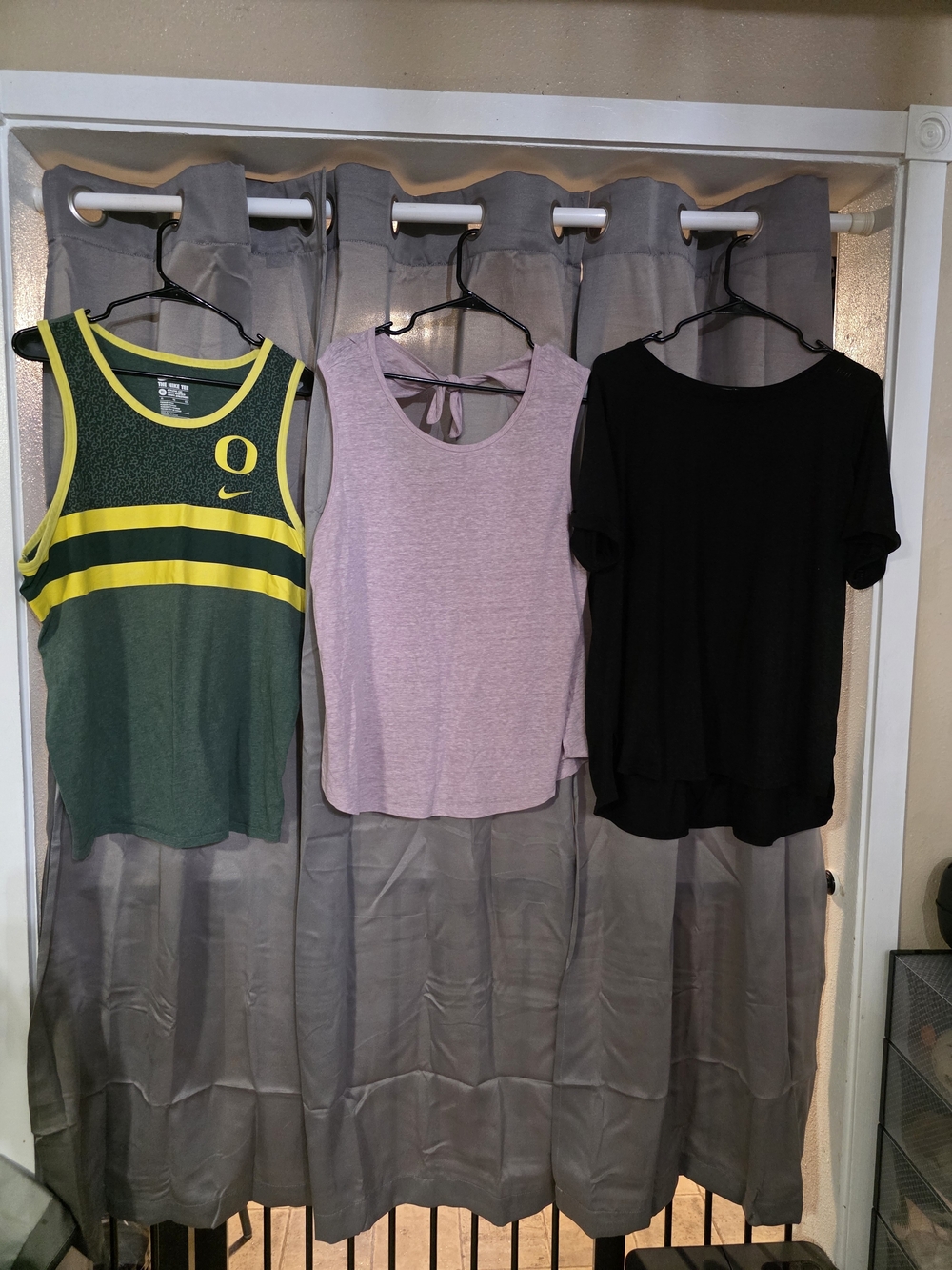 Bundle Of 5 XL Womens Shirts. Oregon Ducks Green & Yellow Athletic Tank Top